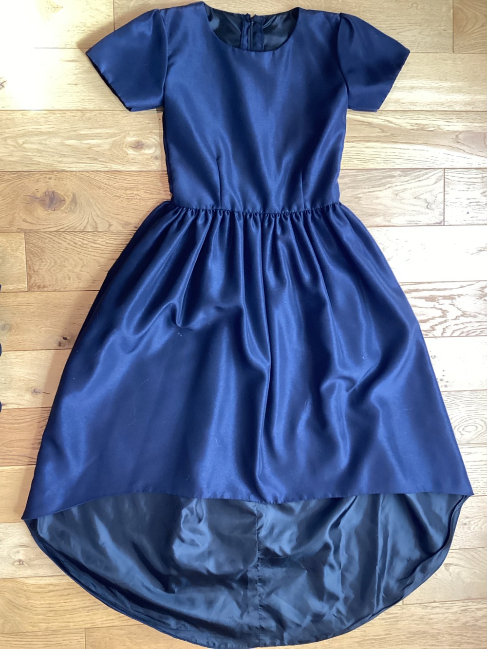 Taffeta like short sleeve high / low dress